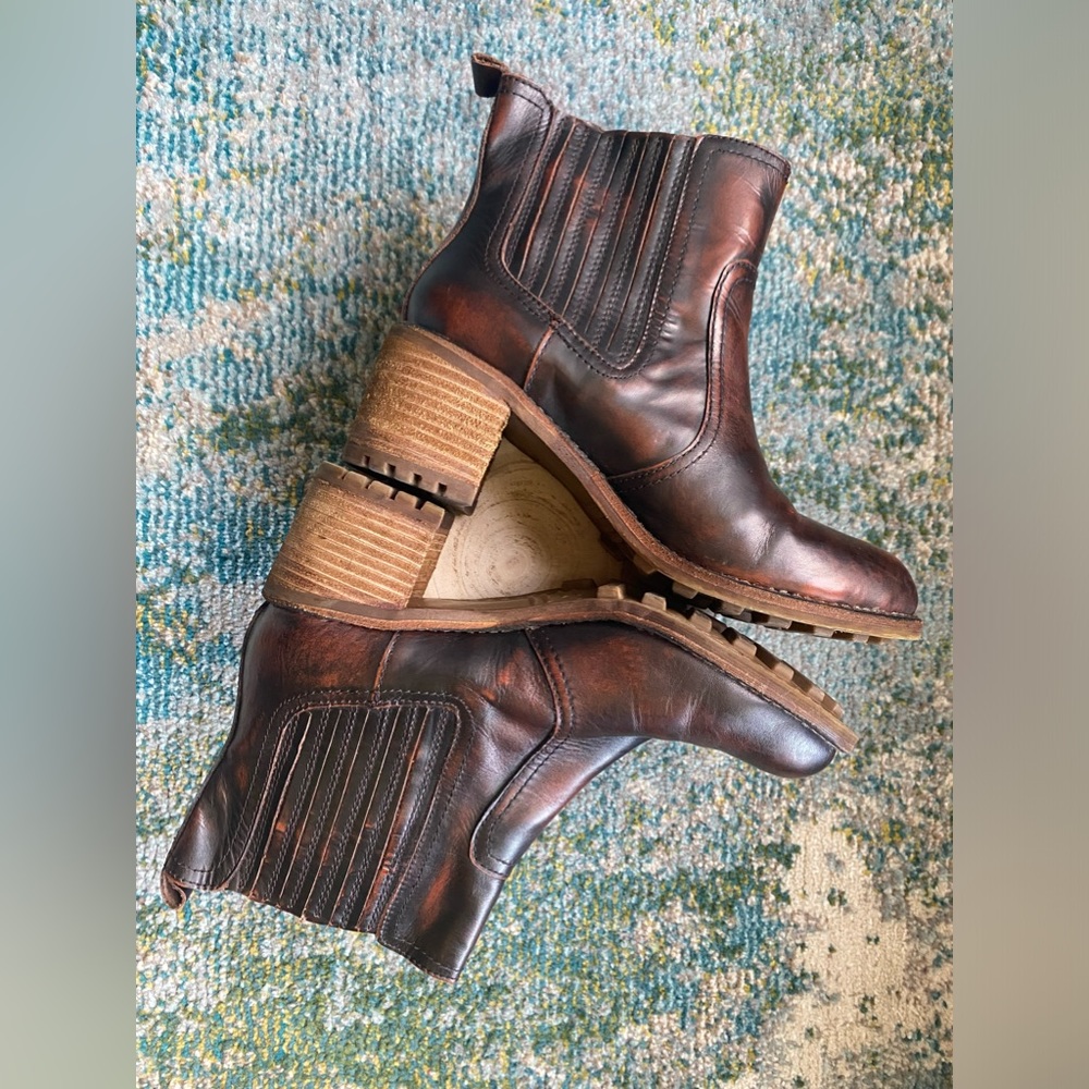 Vintage Y2K Rocket Dog Max weathered brown chunky ankle boots, size 8.5M